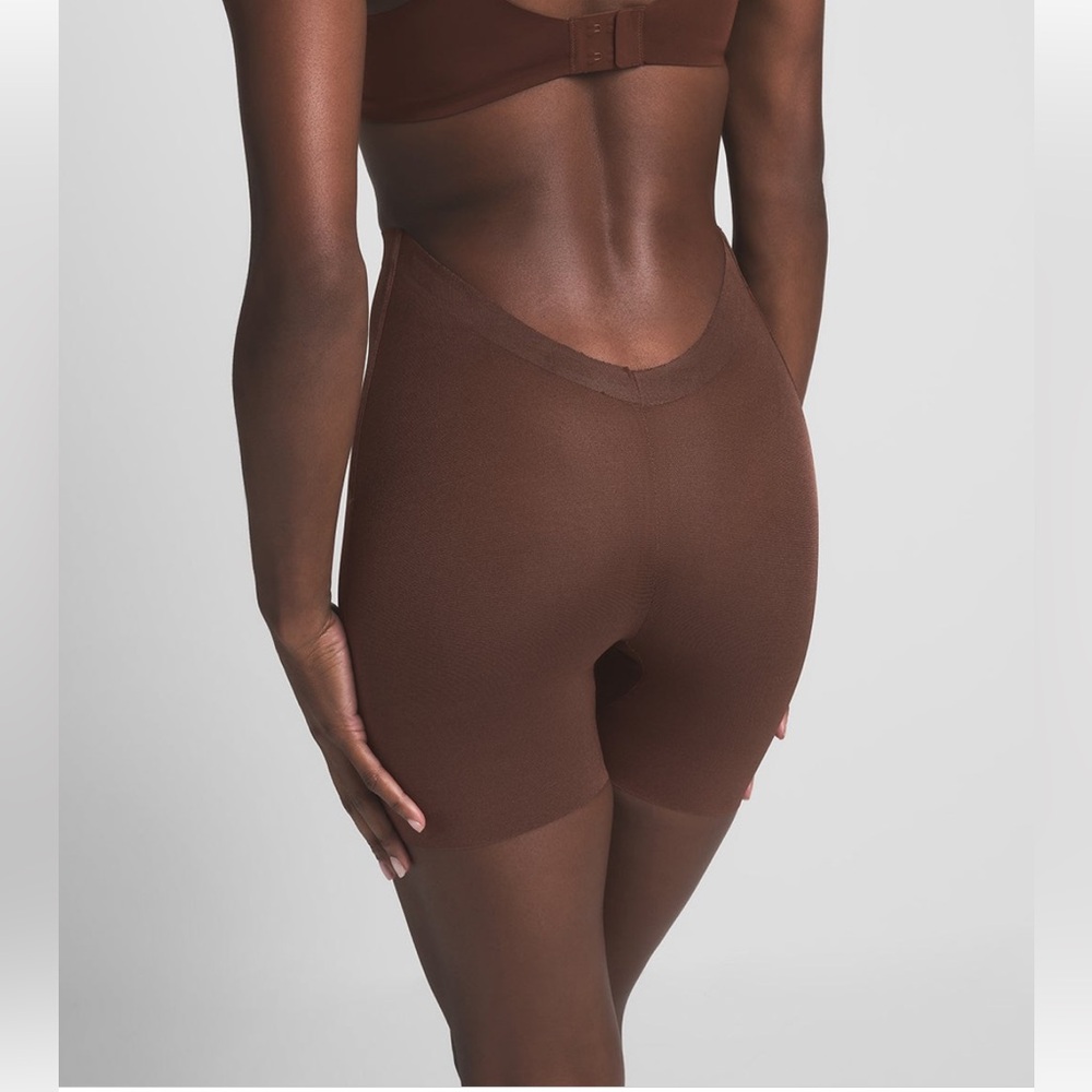 Skims LOW BACK SHORT